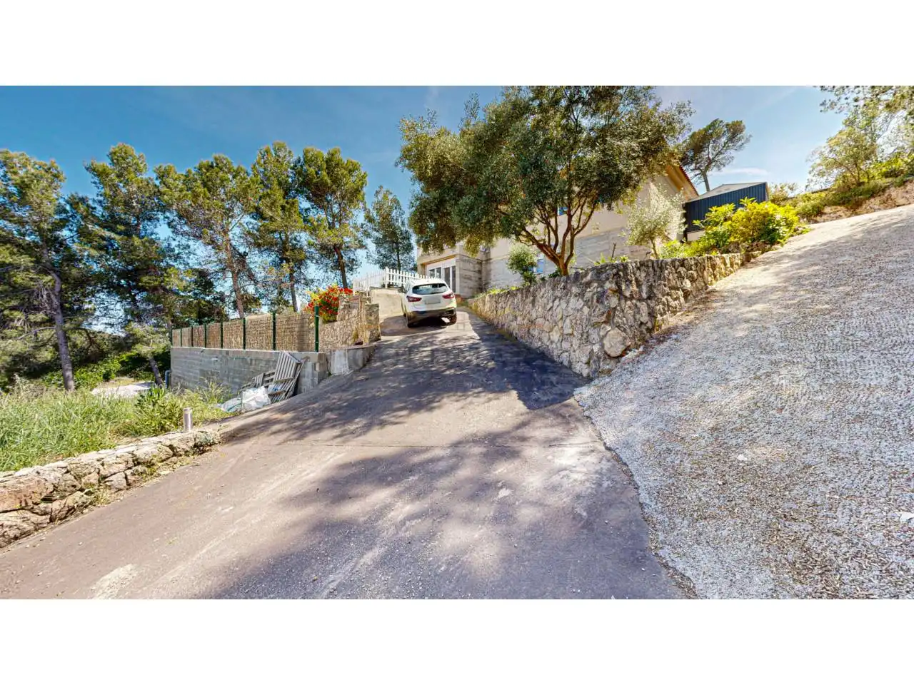 Vista exterior de Casa o xalet en venda en Corbera de Llobregat amb Aire condicionat, Jardí privat i Terrassa