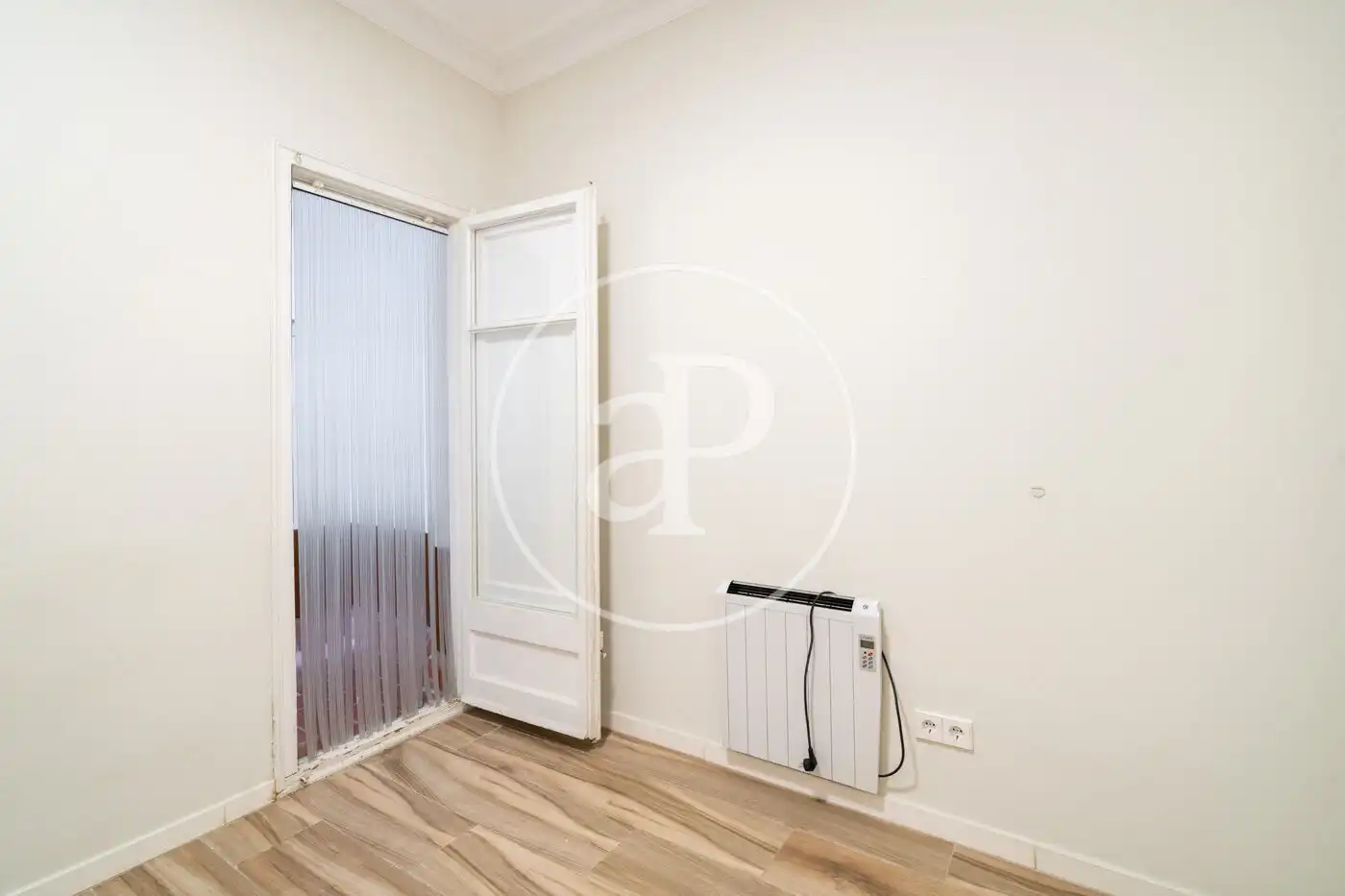 Wohnung zum Verkauf in Barcelona mit Klimaanlage, Heizung und Möbliert