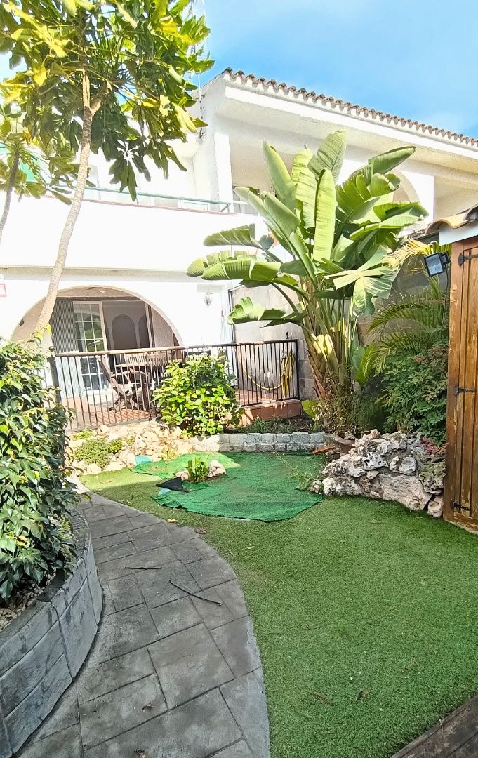 Jardí de Casa adosada en venda en Cambrils amb Aire condicionat, Calefacció i Jardí privat