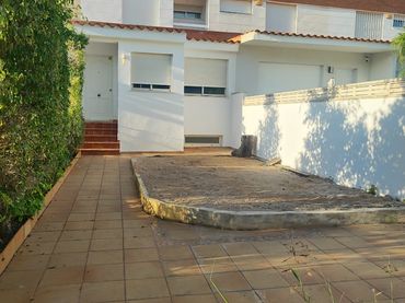 Adossat amb balcó en venda a Avinguda de la Mar Mediterrania
