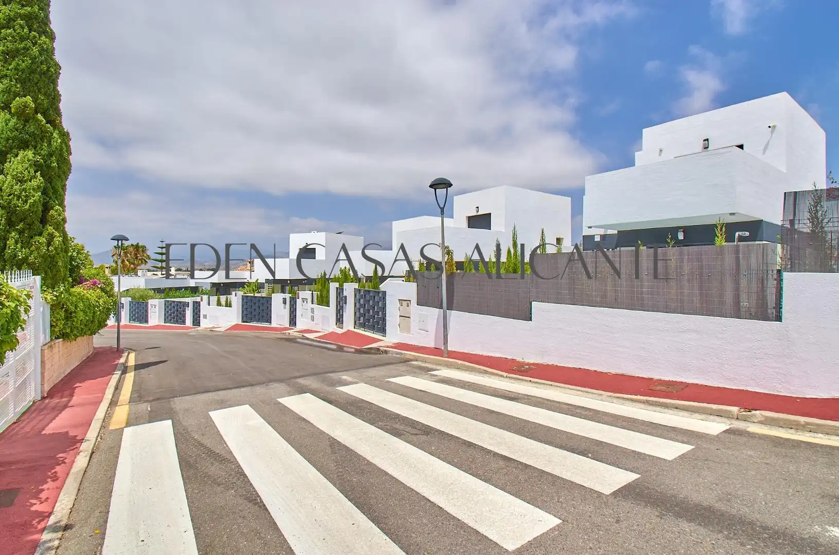 Vista exterior de Casa adosada en venta en Busot con Aire acondicionado, Calefacción y Jardín privado