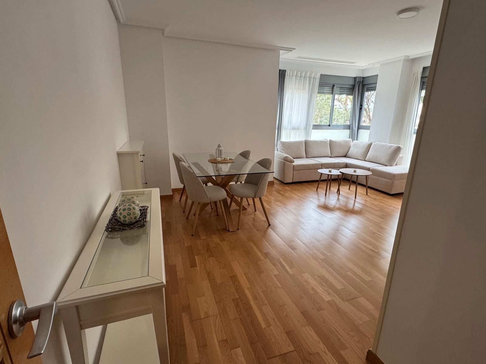 Sala d'estar de Pis de lloguer en  Almería Capital amb Aire condicionat, Parquet i Terrassa