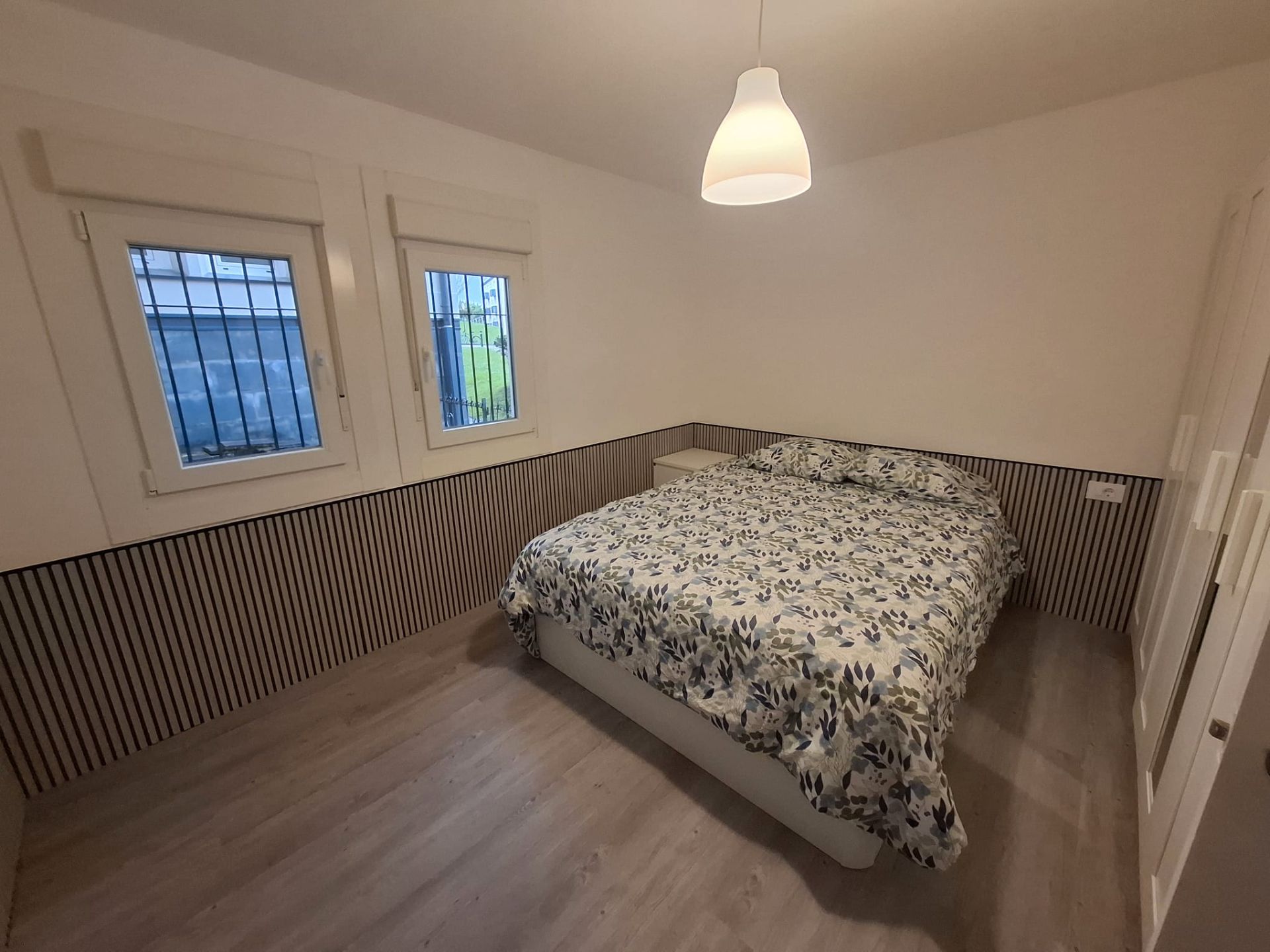 Dormitori de Pis de lloguer en A Coruña Capital  amb Moblat, Forn i Rentadora