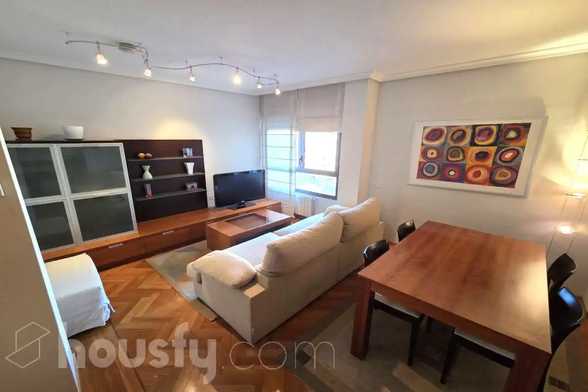 Living room of Flat for rent in Madrid  with Air Conditioner, Heating and Parquet flooring