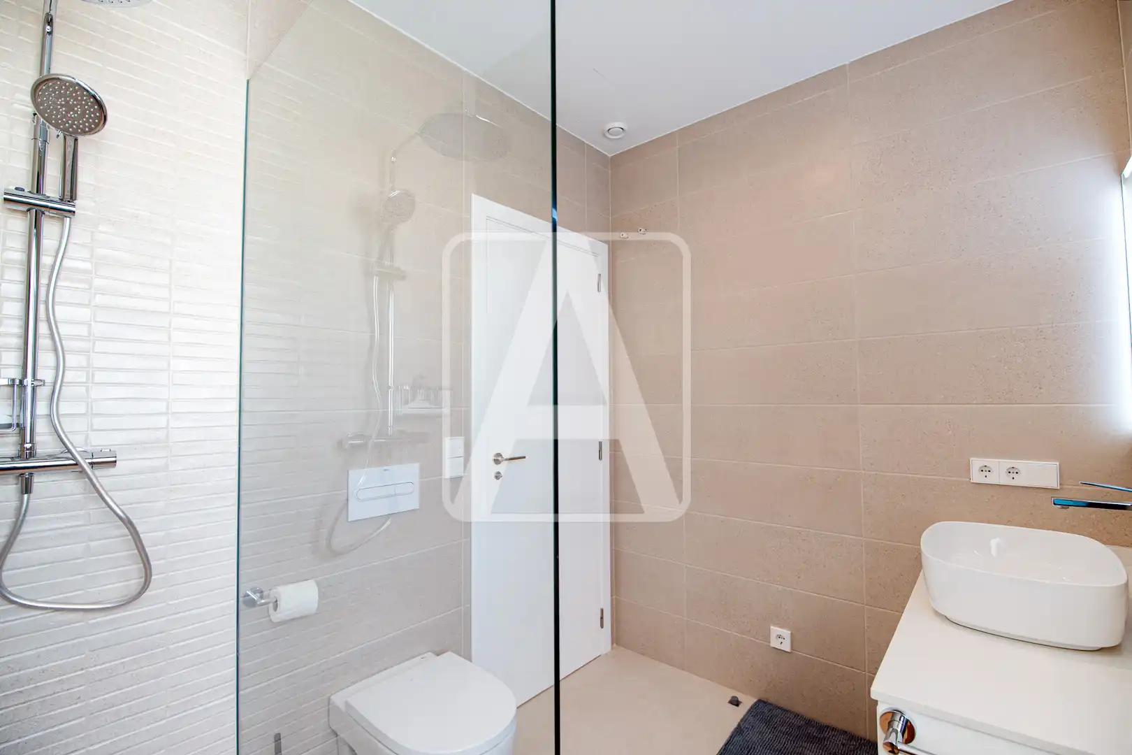 Chalet con piscina en venta en Marisol Park - Ortembach - Los Almendros, imagen 29