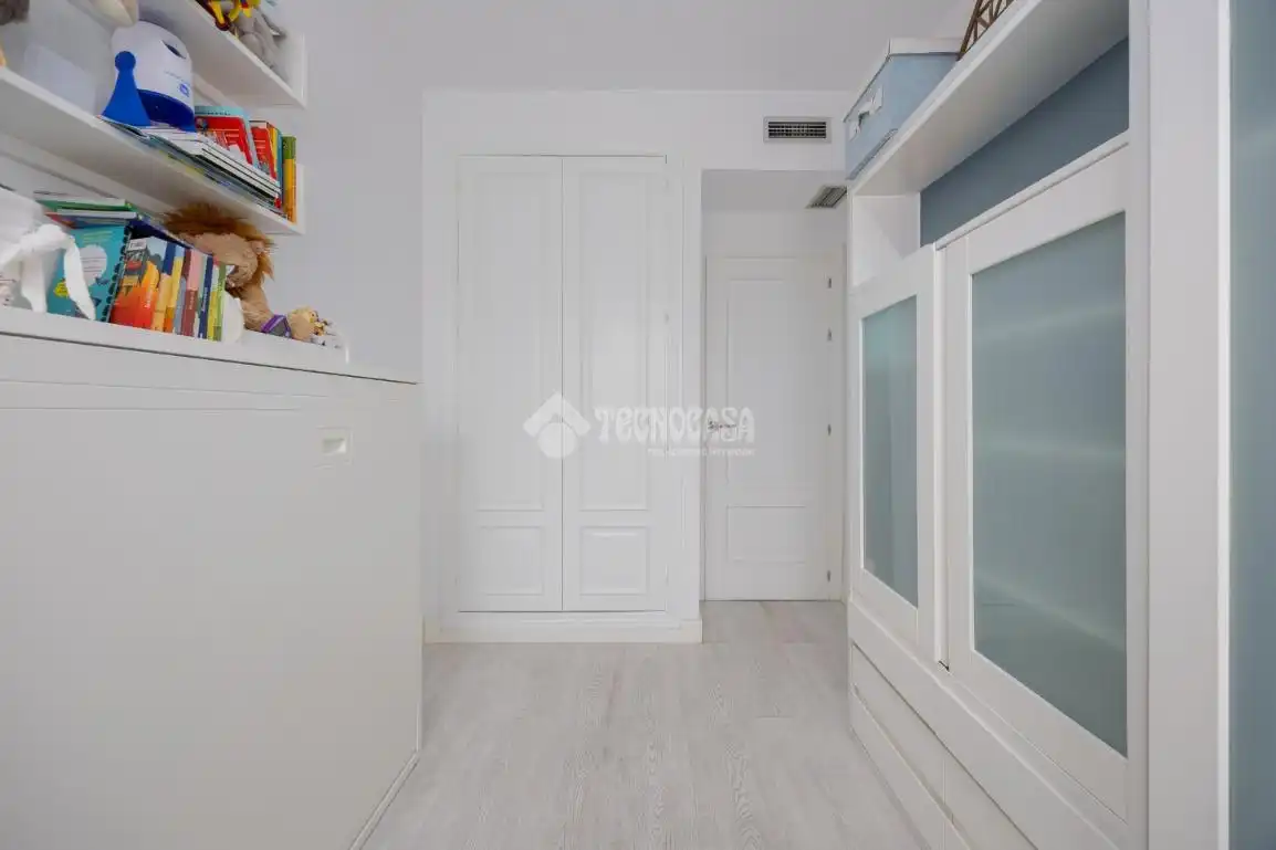 Bedroom of Flat for sale in Madrid  with Air Conditioner, Heating and Terrace