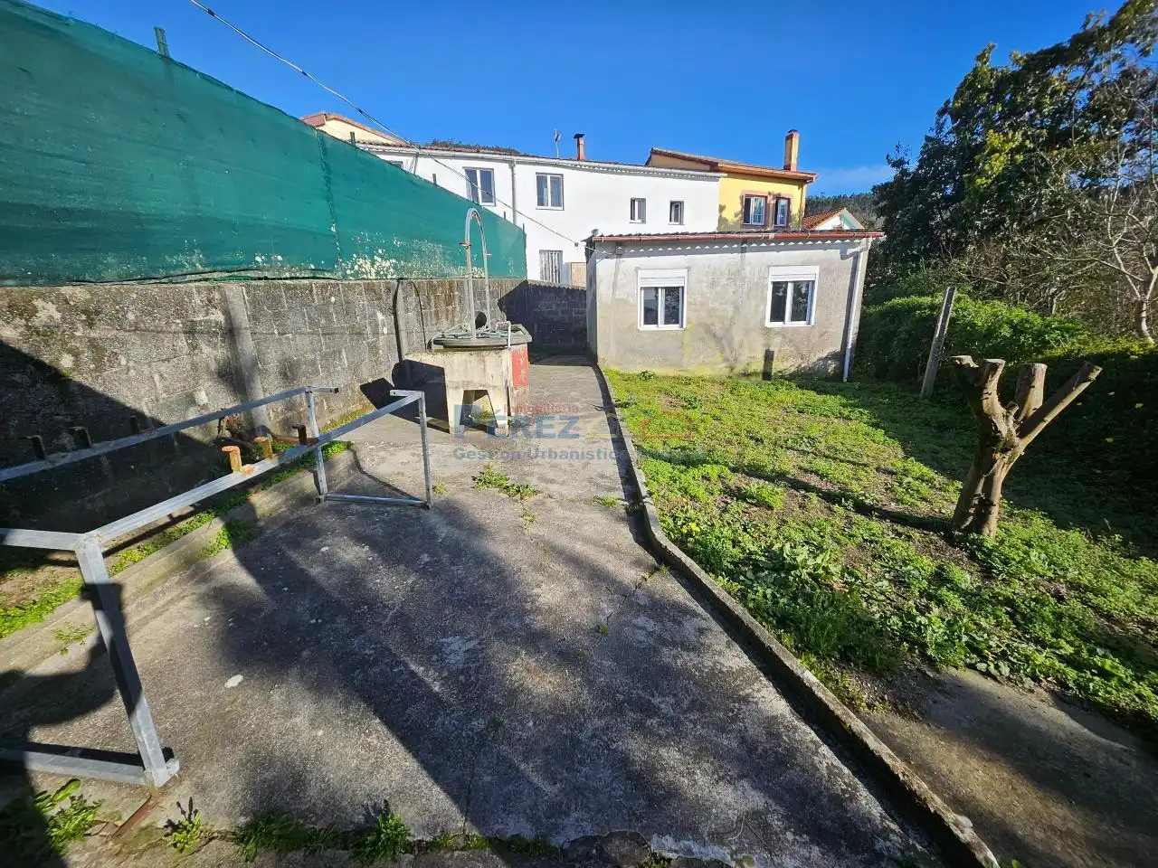 Vista exterior de Casa o xalet en venda en Neda amb Calefacció, Jardí privat i Traster