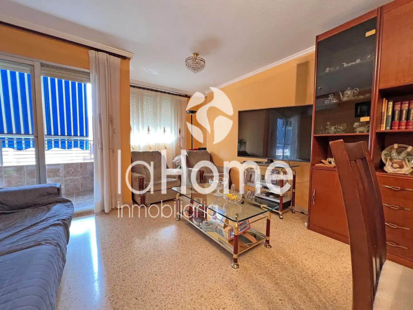 Living room of Flat for sale in Paterna  with Air Conditioner, Oven and Balcony