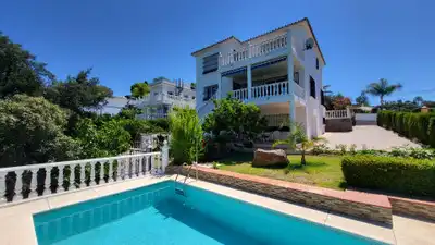 Chalet con piscina en venta en Elviria - Cabopino, imagen 3
