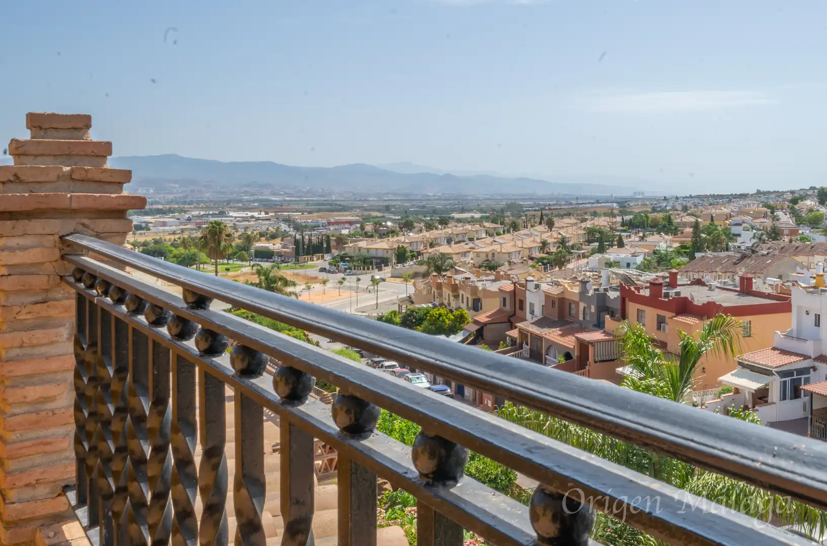 Vista exterior de Casa o chalet en venta en Alhaurín de la Torre con Aire acondicionado, Calefacción y Jardín privado