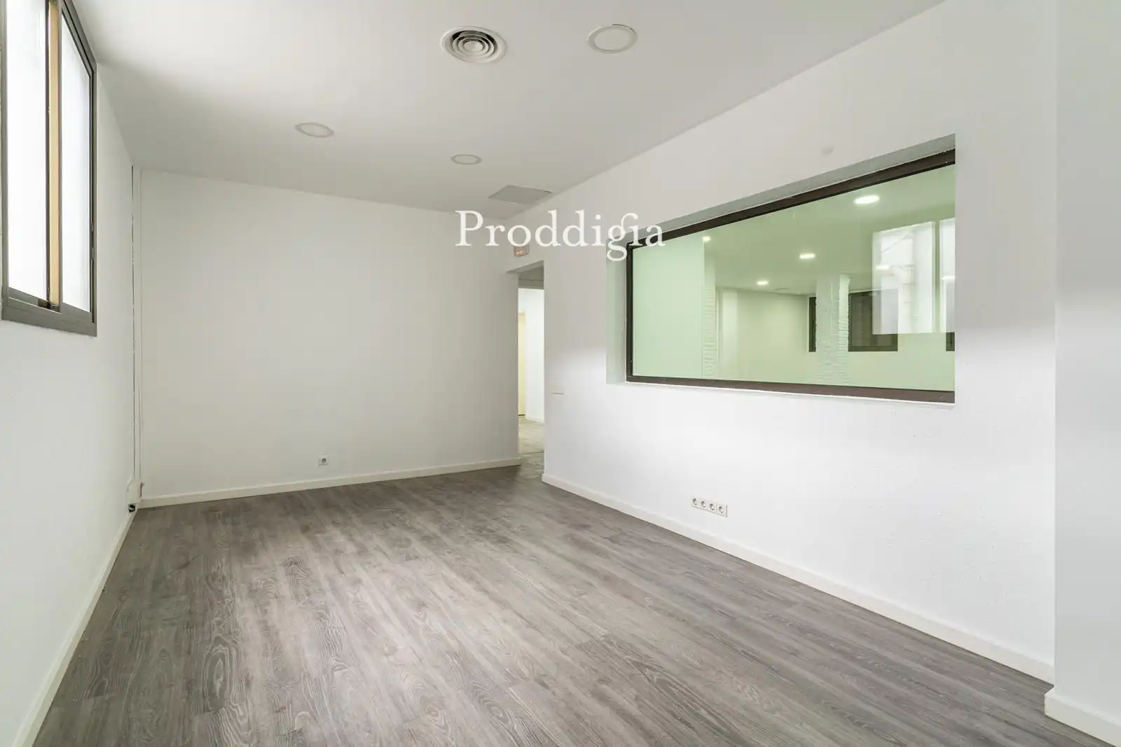 Office for sale in Barcelona  with Air Conditioner