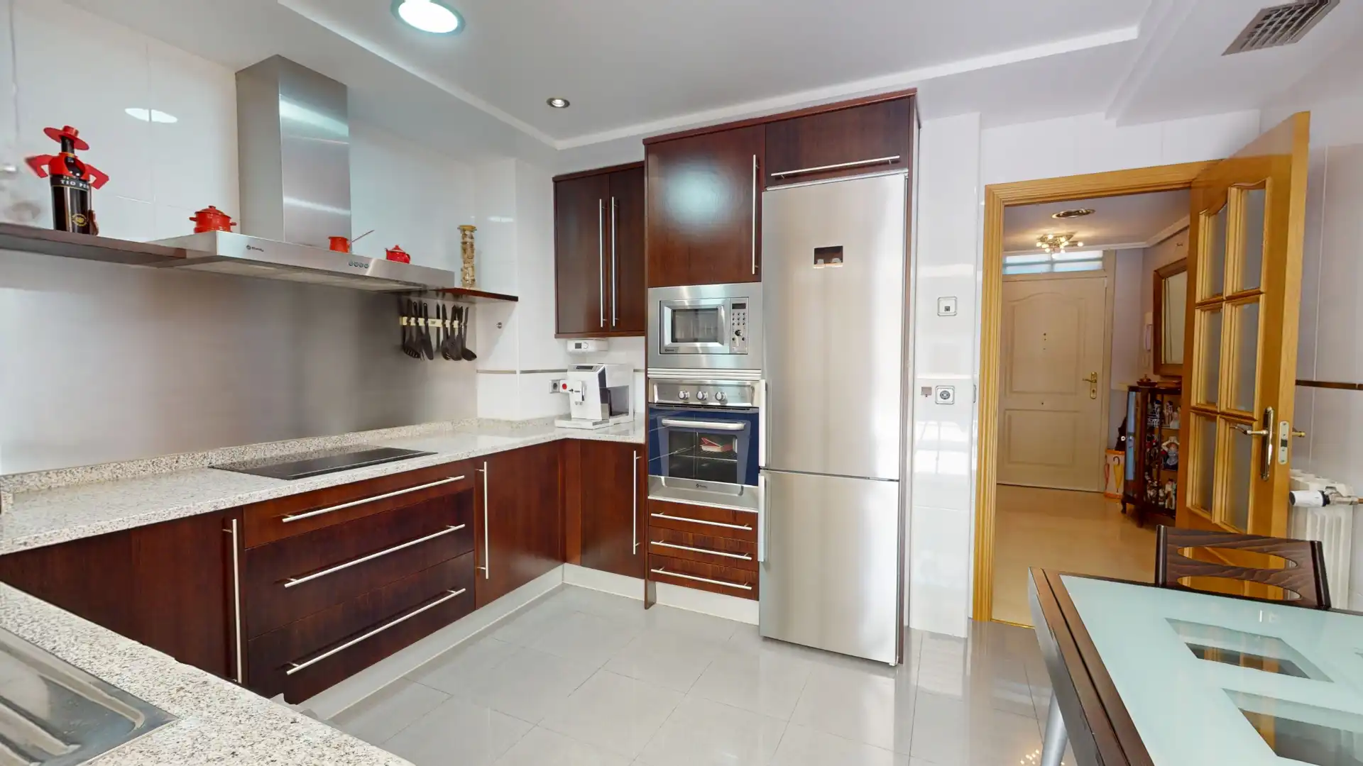 Cocina de Casa adosada en venta en Boadilla del Monte con Aire acondicionado, Calefacción y Jardín privado