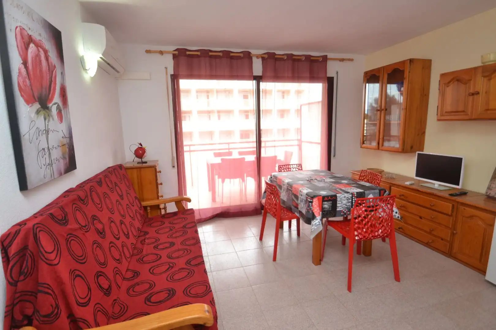 Apartamento con piscina en alquiler en CALLE VENDRELL 19, imagen 2