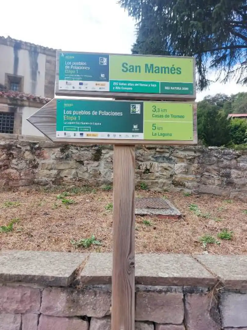 Vista exterior de Casa adosada en venda en Polaciones amb Calefacció, Jardí privat i Traster