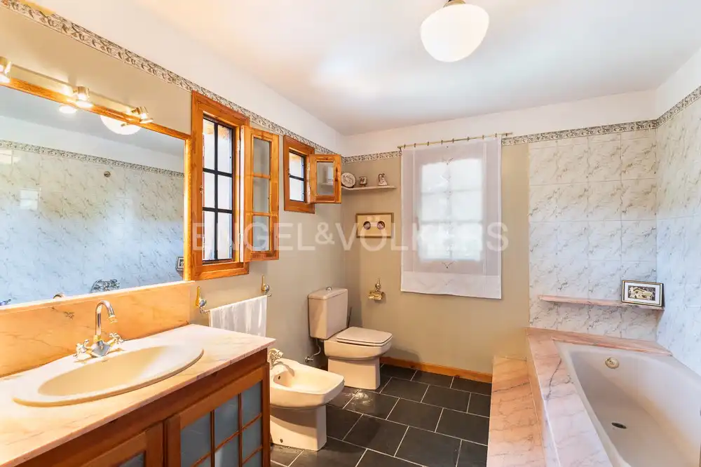 Baño de Casa o chalet en venta en Requena con Aire acondicionado, Calefacción y Jardín privado