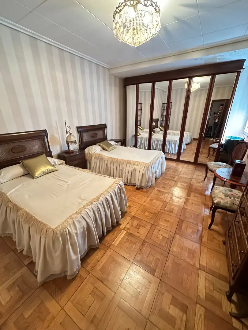 Habitación de Piso en venta en  Logroño con Calefacción, Parquet y Terraza