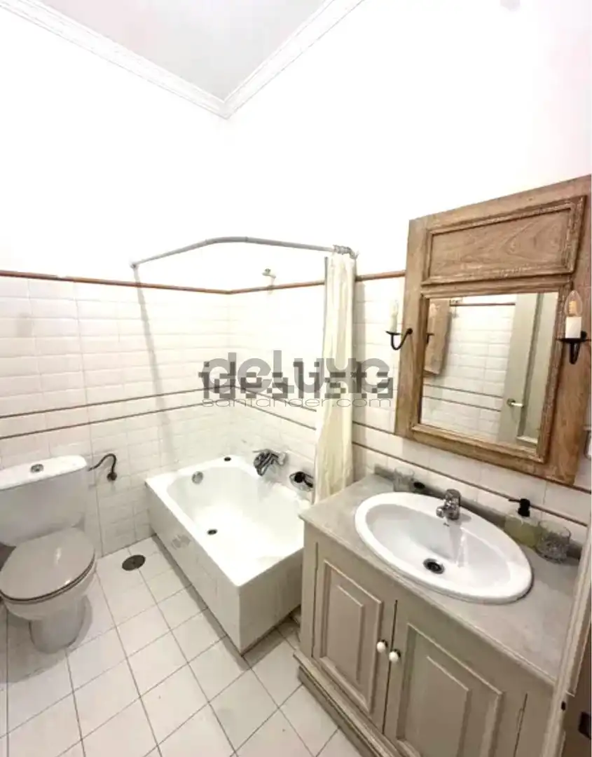 Bathroom of Ground floor for rent in El Sardinero