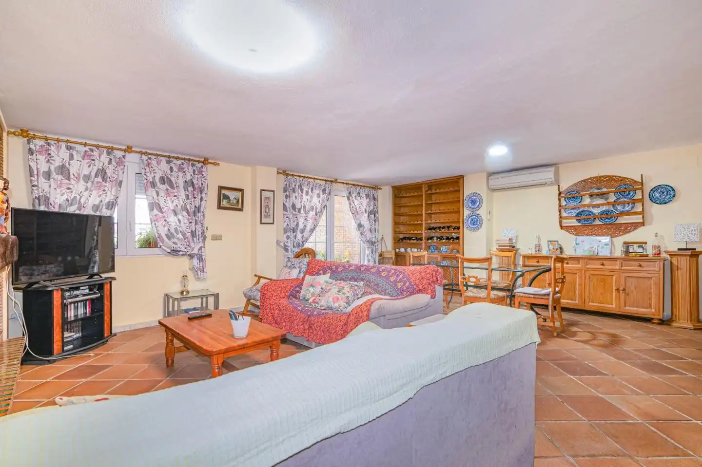 Sala d'estar de Casa o xalet en venda en La Zubia amb Calefacció, Jardí privat i Terrassa