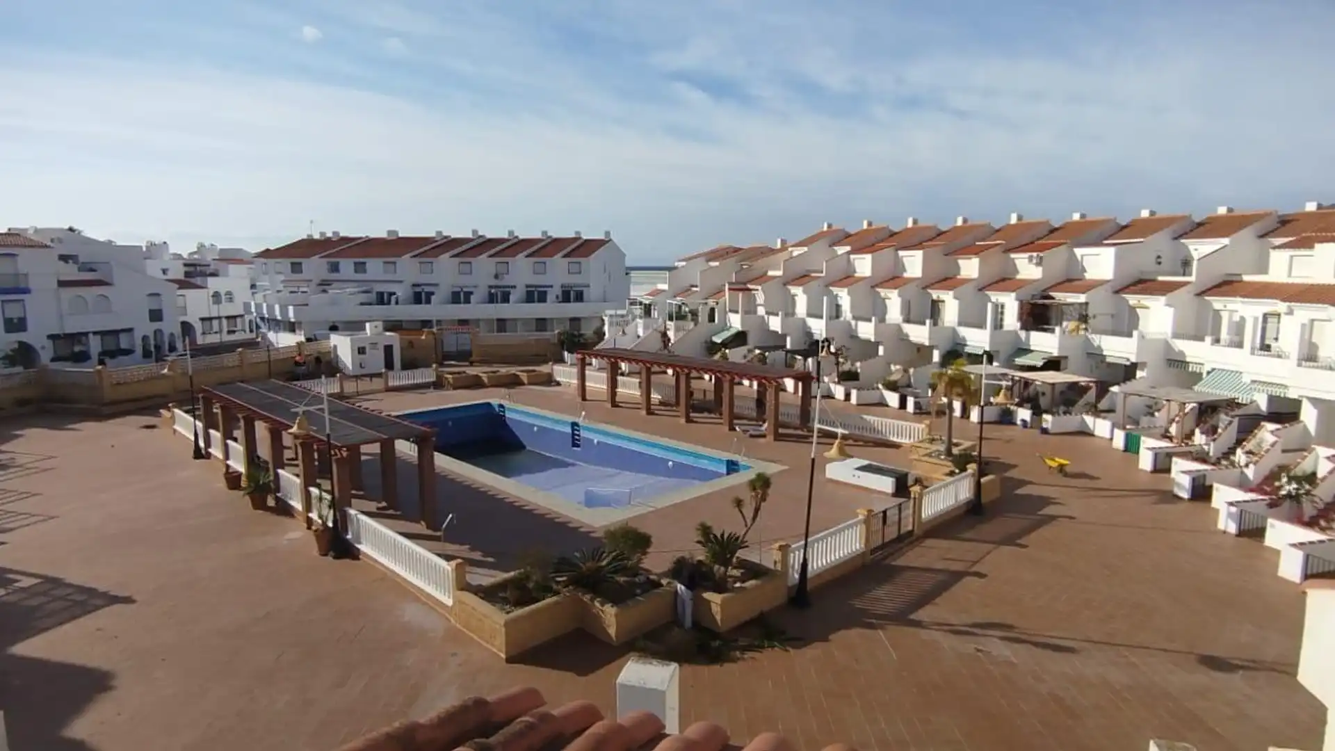 Vista exterior de Casa adosada en venta en Motril con Aire acondicionado, Terraza y Trastero