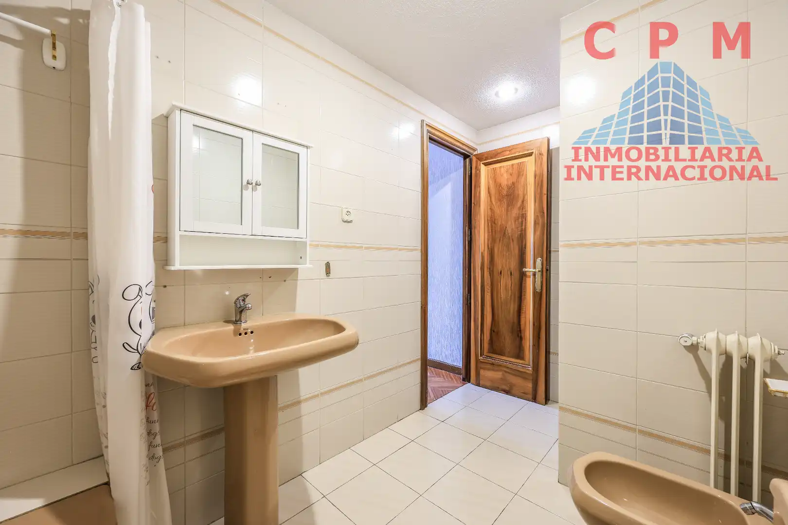Bathroom of Flat for rent in Madrid  with Air Conditioner, Heating and Parquet flooring