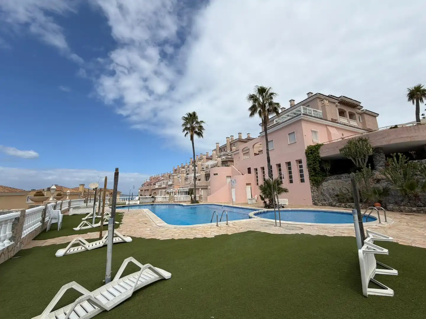 Piscina de Piso en venta en La Manga del Mar Menor con Terraza y Piscina comunitaria