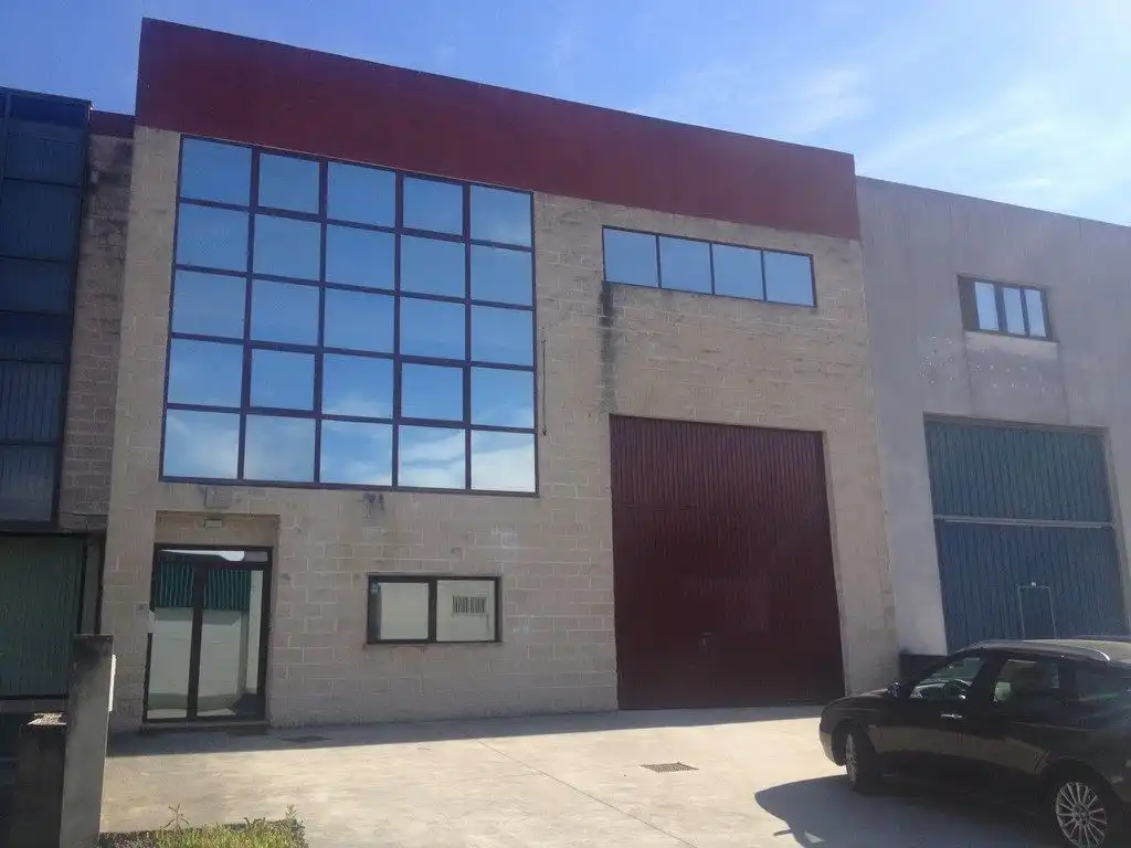 Nave industrial en venta en Cambre