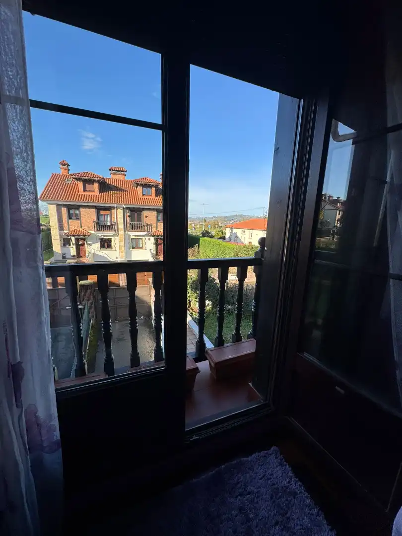 Außenansicht von Einfamilien-Reihenhaus zum Verkauf in Polanco mit Heizung, Privatgarten und Terrasse