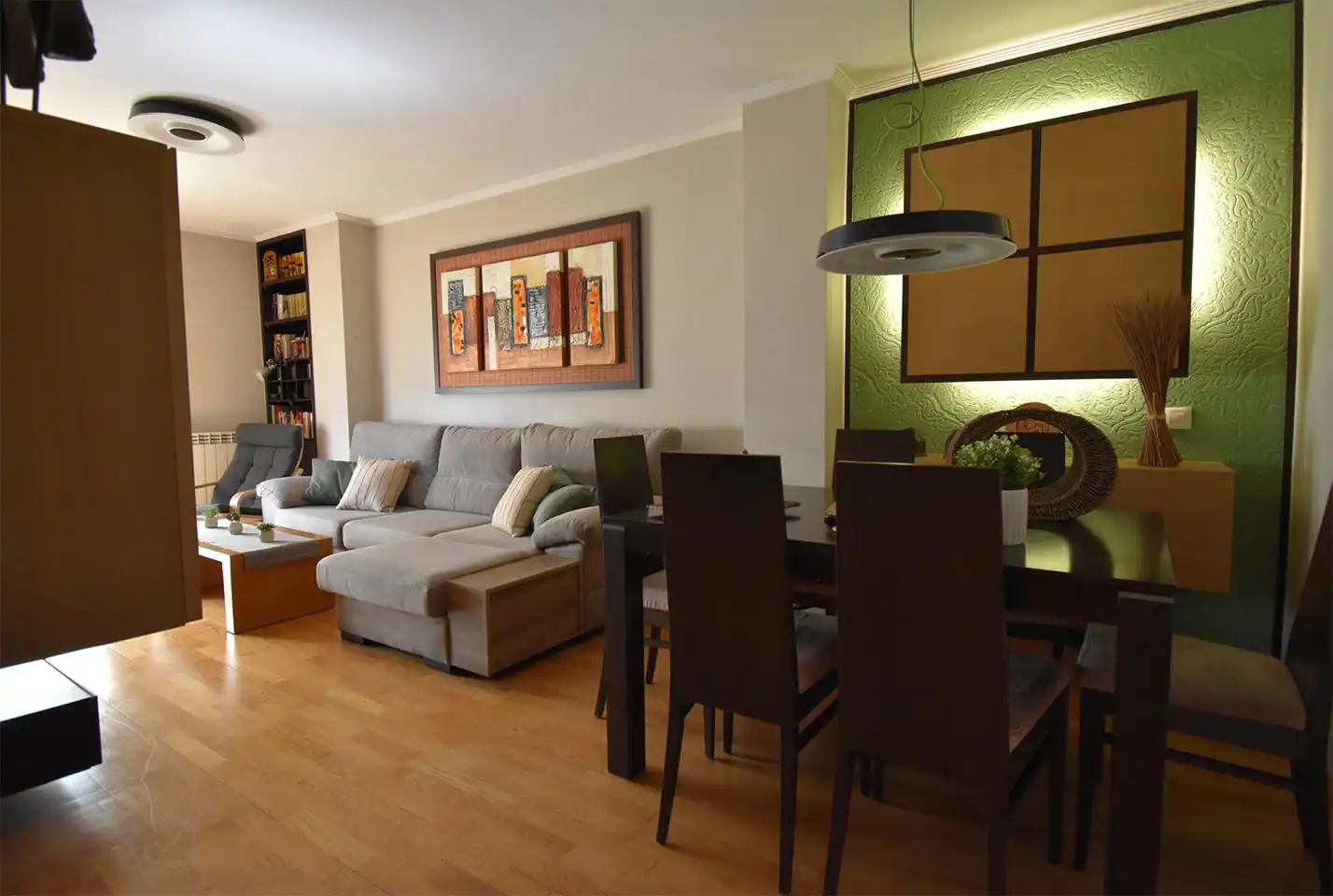 Wohnzimmer von Wohnung zum Verkauf in Zaragoza mit Klimaanlage, Heizung und Parkett