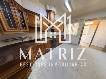 Wohnung mit Aufzug zum Verkauf in Calle Juan Carlos I