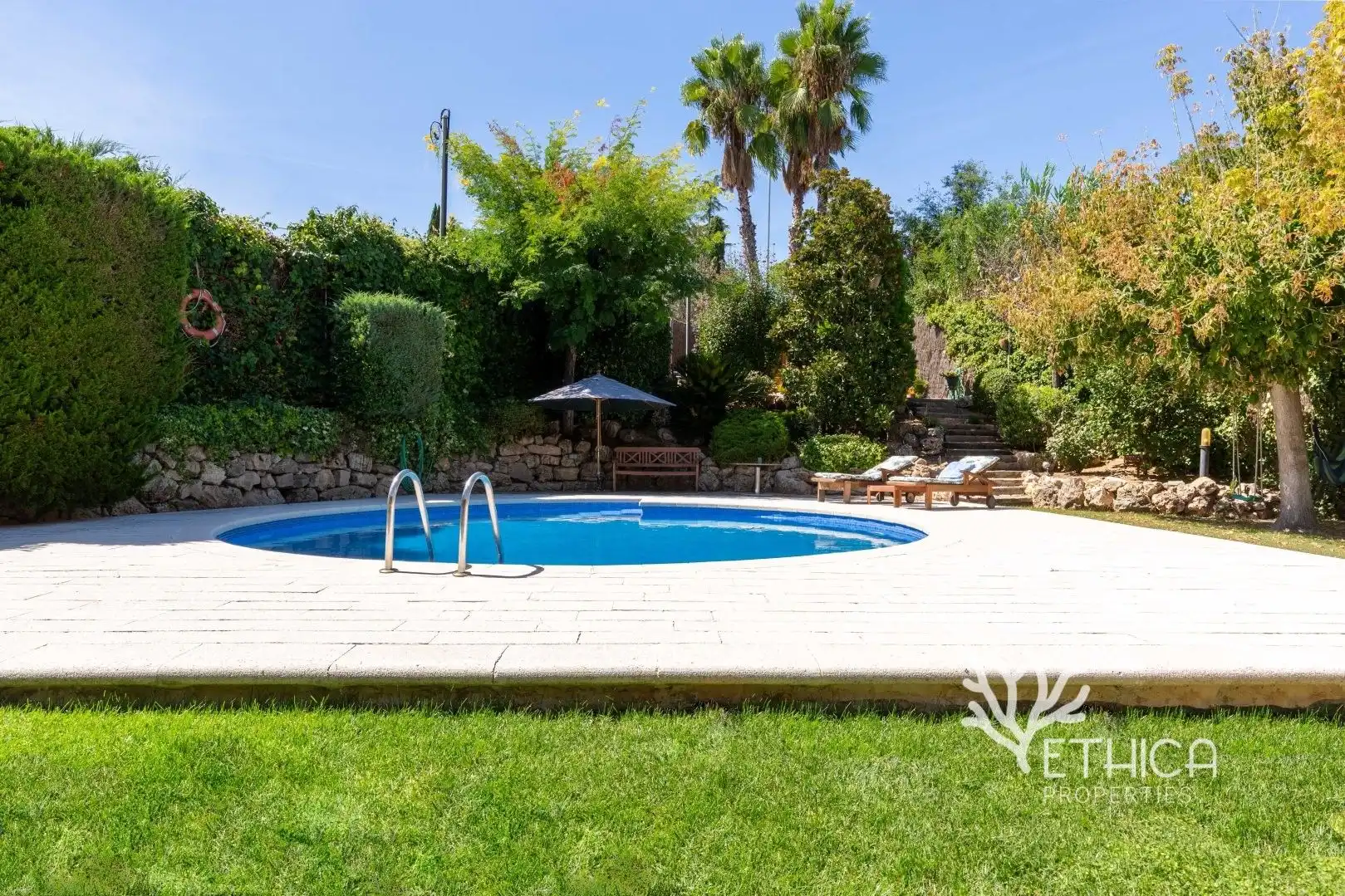 Piscina de Casa o xalet en venda en Cerdanyola del Vallès amb Aire condicionat, Calefacció i Jardí privat