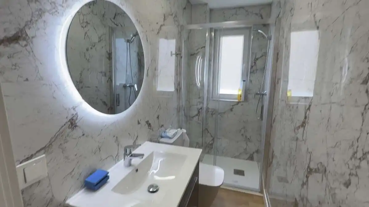 Baño de Piso de alquiler en Alfacar con Aire acondicionado, Calefacción y Amueblado
