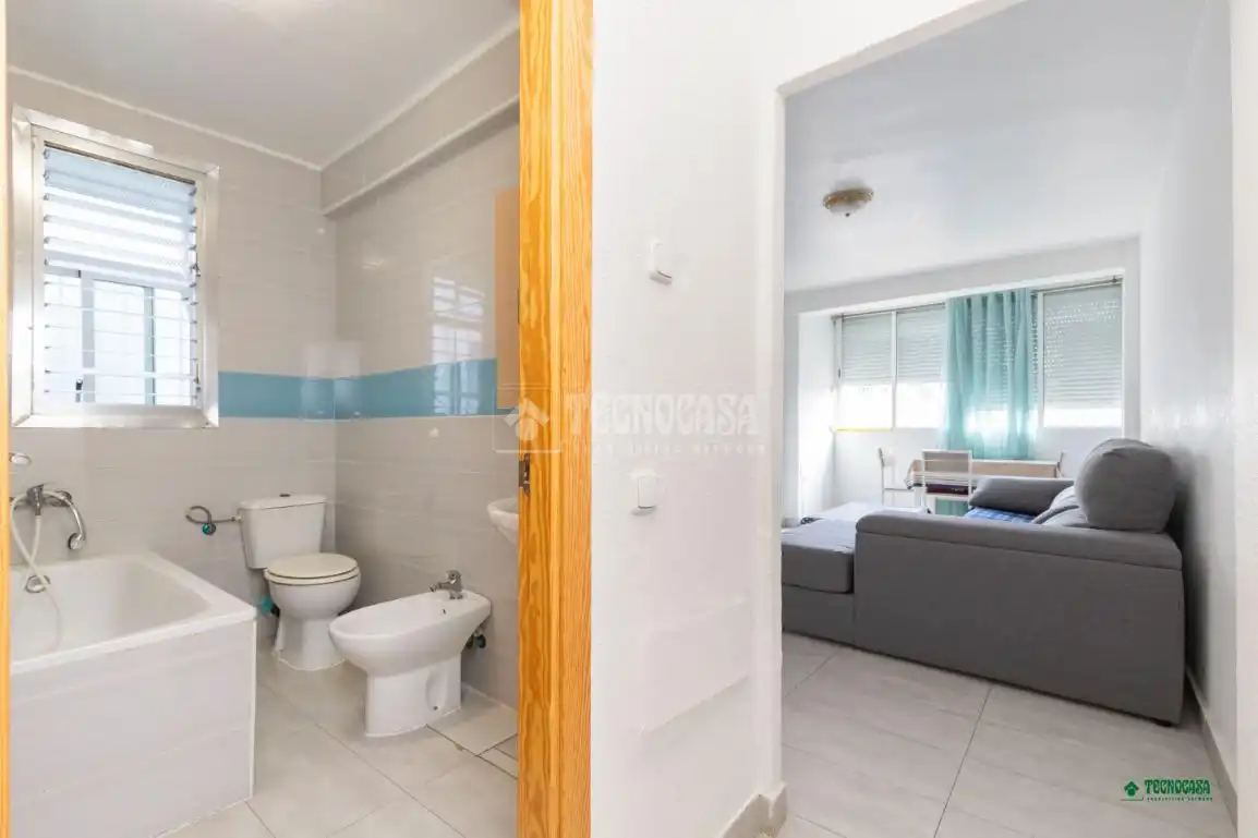 Schlafzimmer von Wohnung zum Verkauf in Almería mit Klimaanlage und Heizung