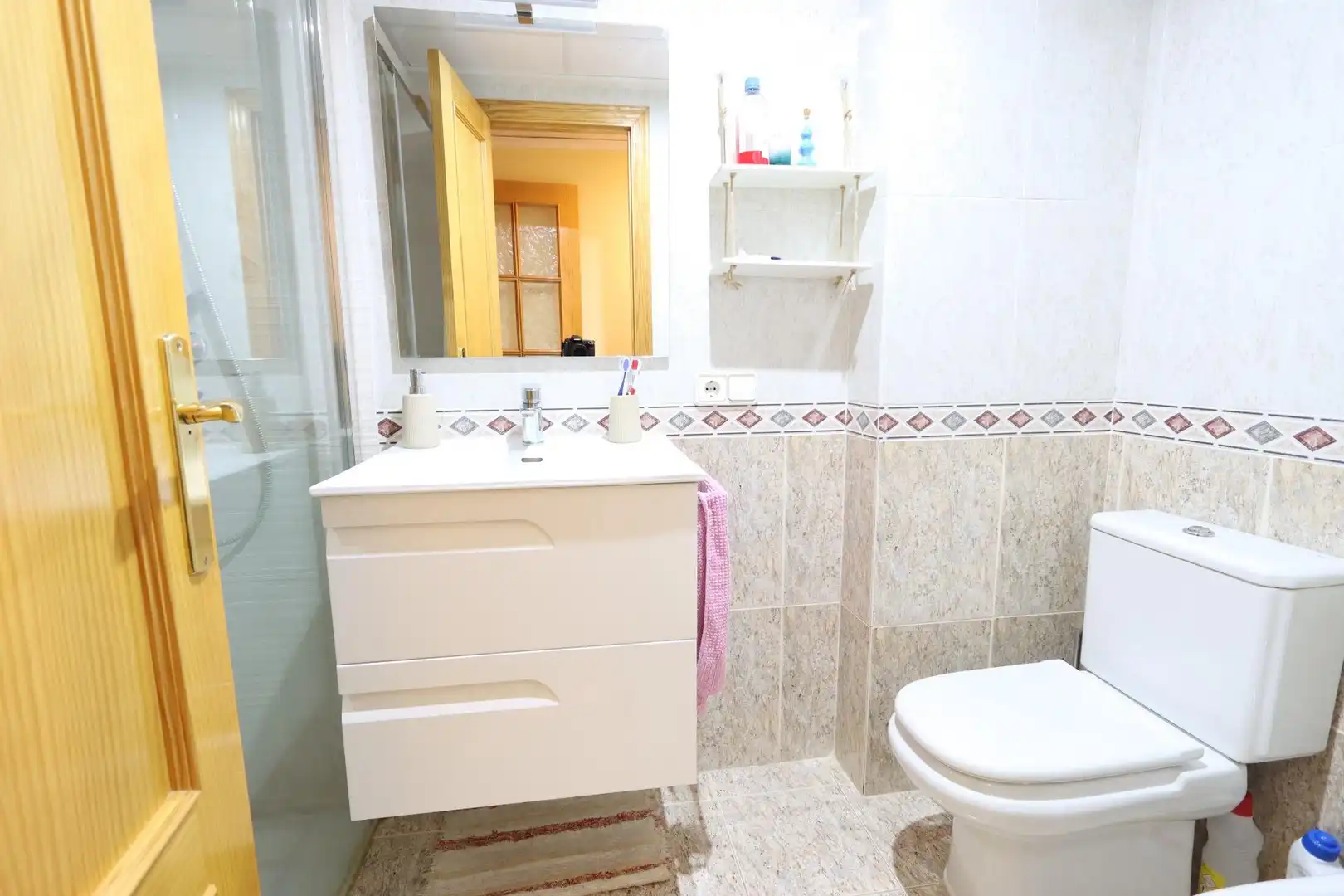 Bathroom of Flat for rent in La Pobla de Vallbona  with Furnished and Balcony