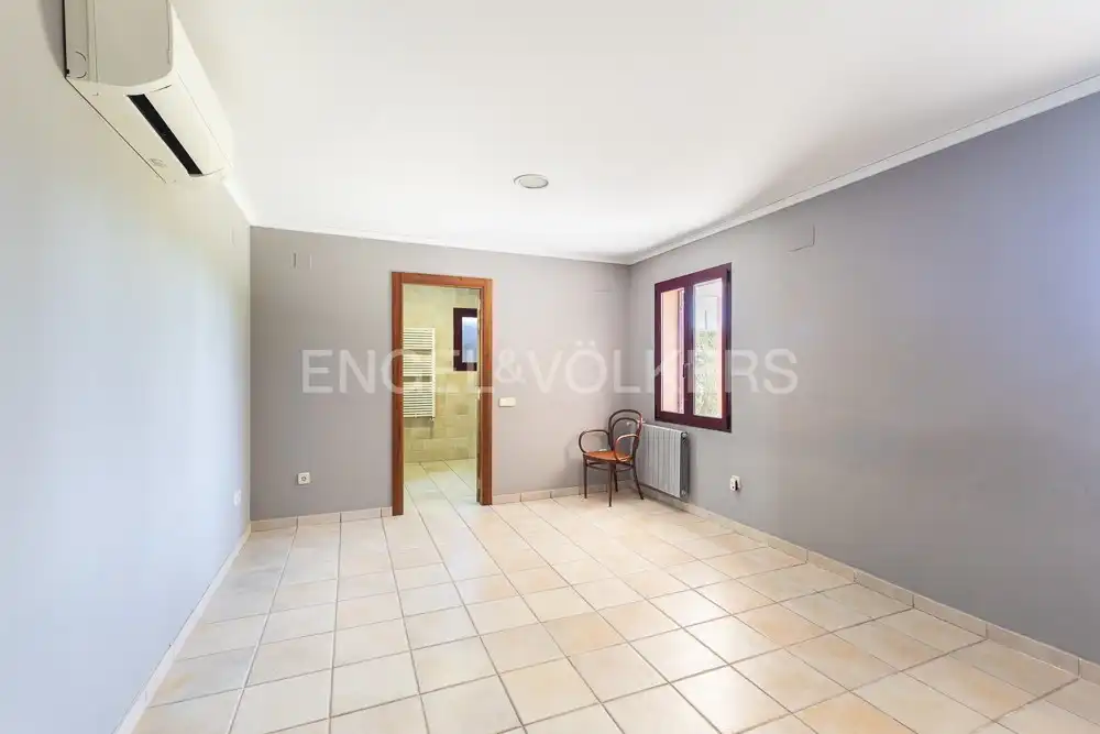 Houses for sale in La Pobla de Vallbona  with Air Conditioner, Heating and Private garden