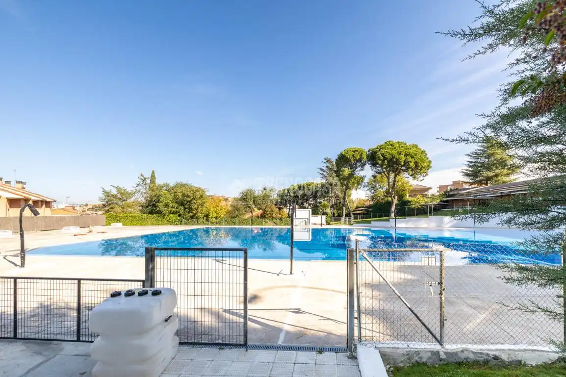Piscina de Piso en venta en Algete con Aire acondicionado, Calefacción y Terraza