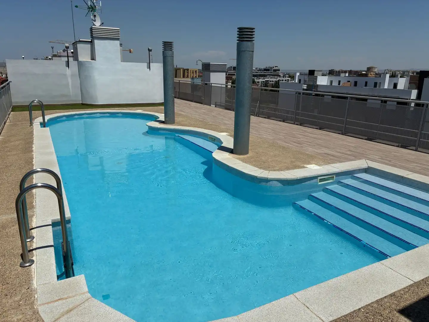 Swimming pool of Flat for sale in Zaragoza  with Air Conditioner, Heating and Terrace