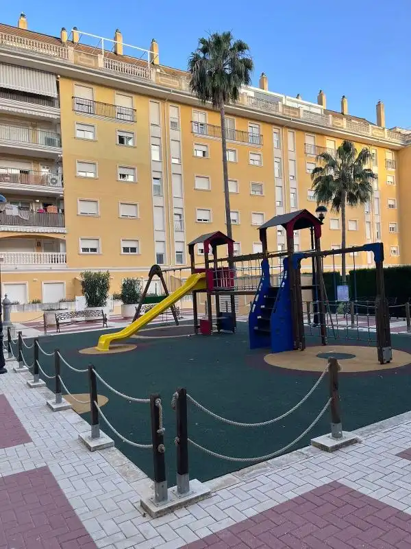 Aparcament de Pis de lloguer en Dénia amb Aire condicionat, Calefacció i Terrassa