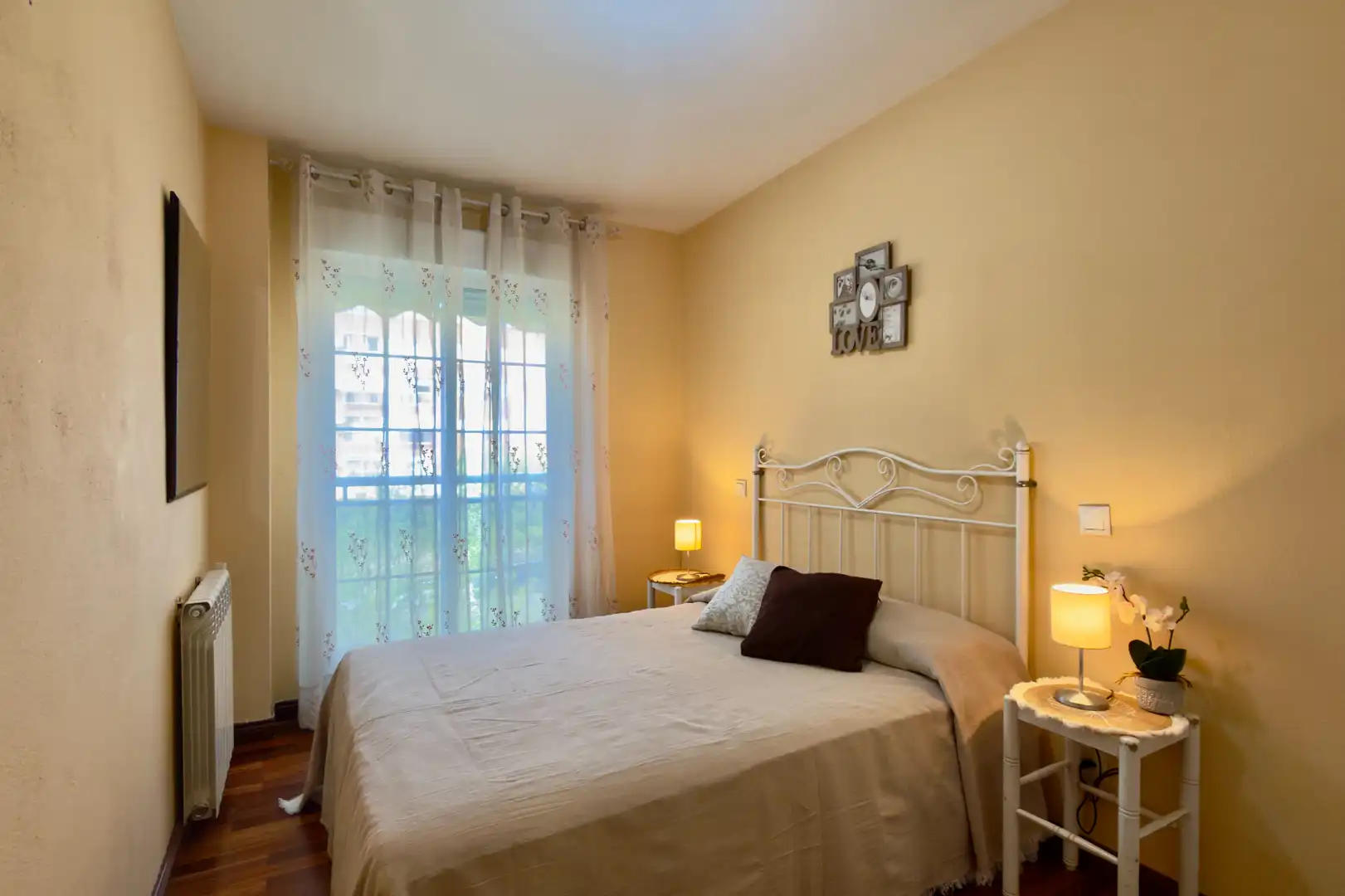 Bedroom of Flat for sale in Valdemoro  with Air Conditioner, Heating and Parquet flooring