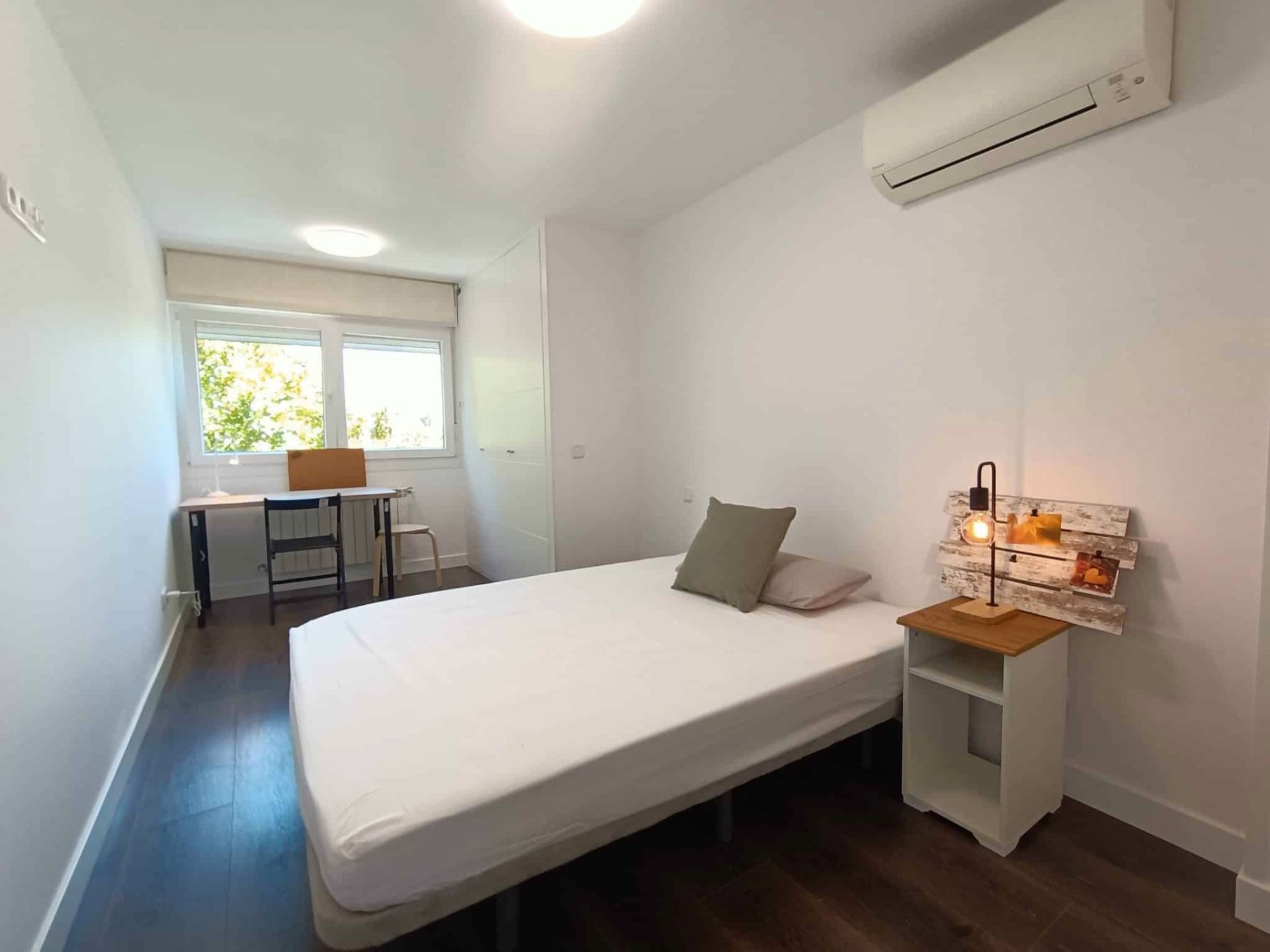 Habitación de Piso de alquiler en  Madrid Capital con Calefacción, Amueblado y Internet