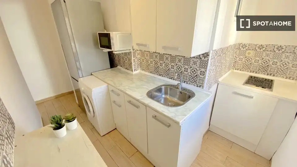 Cocina de Piso de alquiler en Sevilla con Aire acondicionado, Calefacción y Amueblado