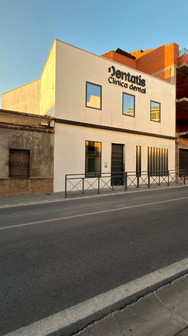 Vista exterior de Local en venda en Argamasilla de Calatrava amb Moblat