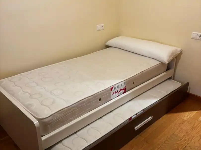 Bedroom of Flat for rent in Pontevedra Capital   with Terrace and Balcony