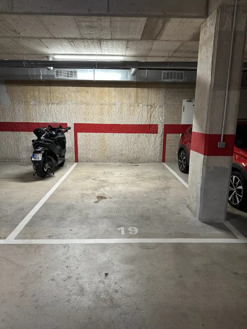 Parking of Flat for rent in L'Hospitalet de Llobregat  with Air Conditioner, Parquet flooring and Oven