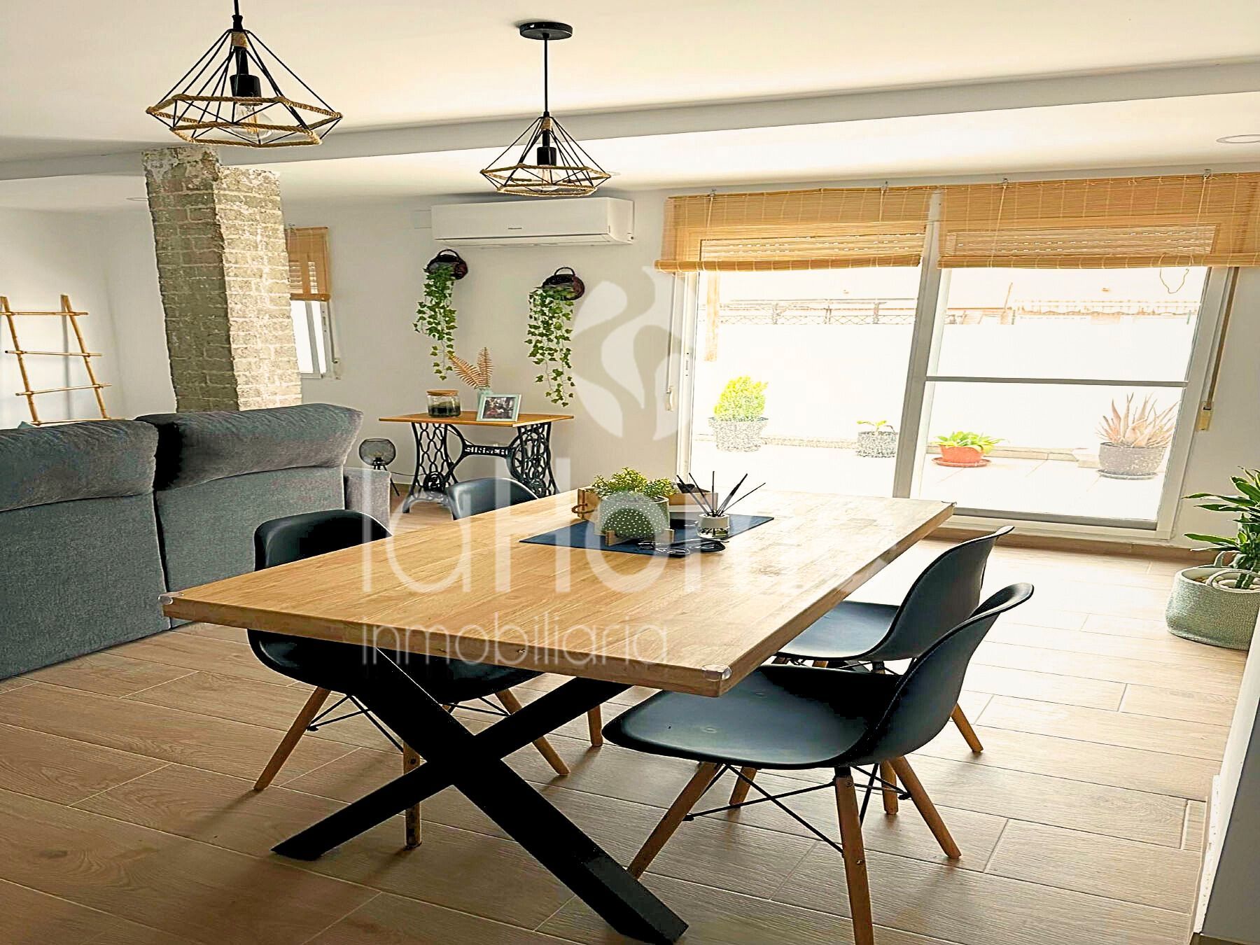 Comedor de Dúplex en venta en Burjassot con Aire acondicionado, Terraza y Amueblado