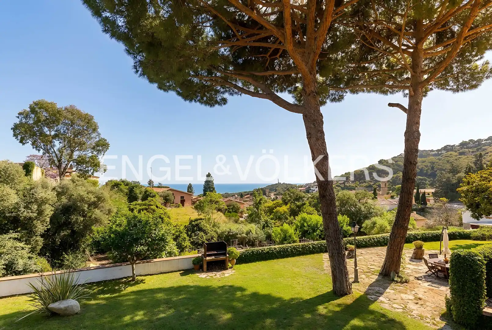 Vista exterior de Casa o xalet en venda en Premià de Dalt amb Calefacció, Jardí privat i Terrassa