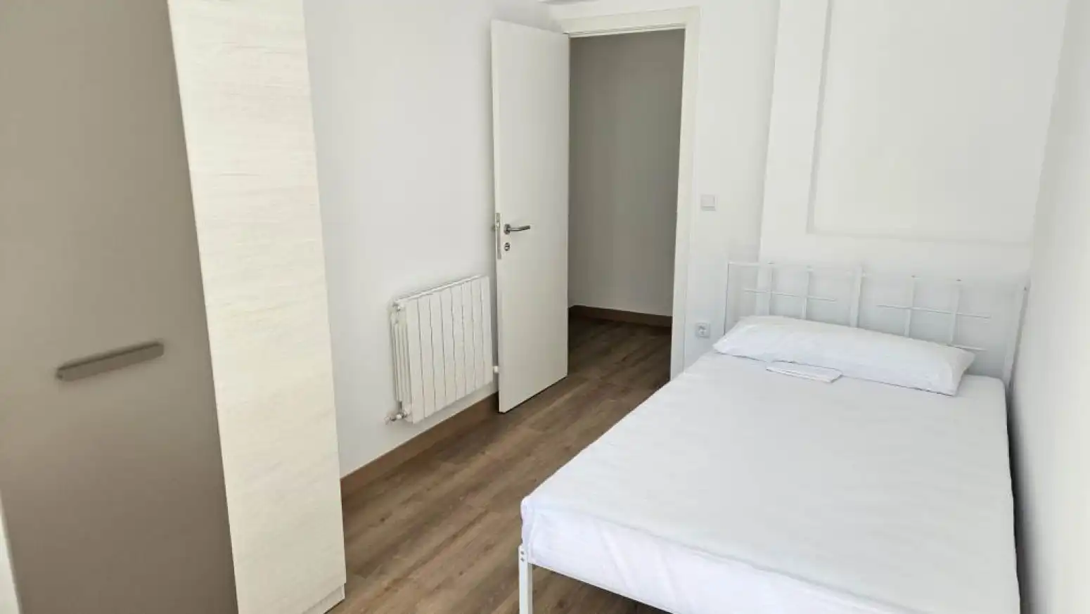 Schlafzimmer von Wohnung zur Miete in Salamanca mit Heizung, Möbliert und Balkon