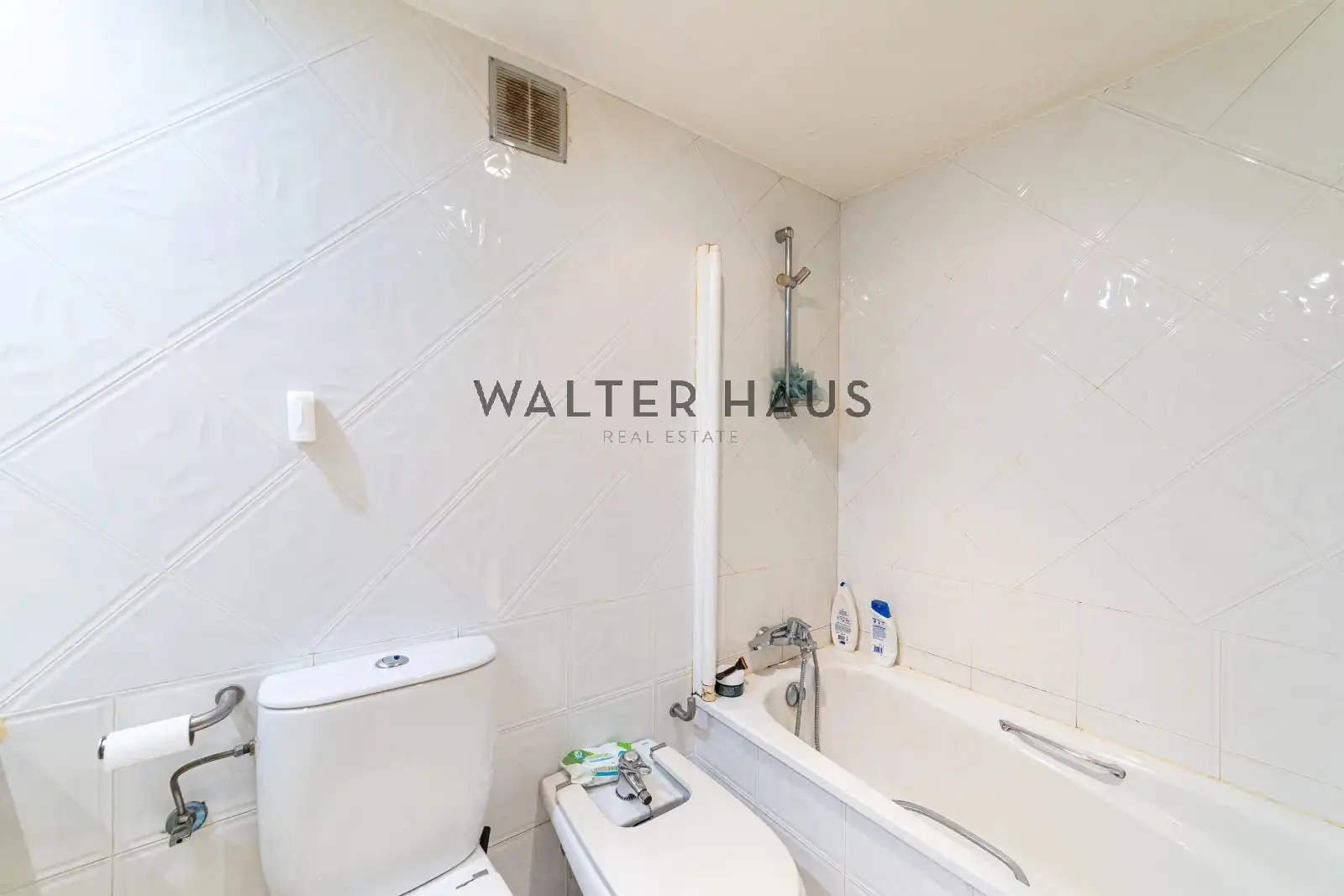 Bathroom of Flat for sale in Madrid  with Air Conditioner, Heating and Terrace