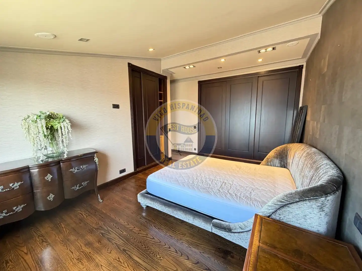 Schlafzimmer von Dachboden zur Miete in Vigo  mit Heizung, Parkett und Terrasse