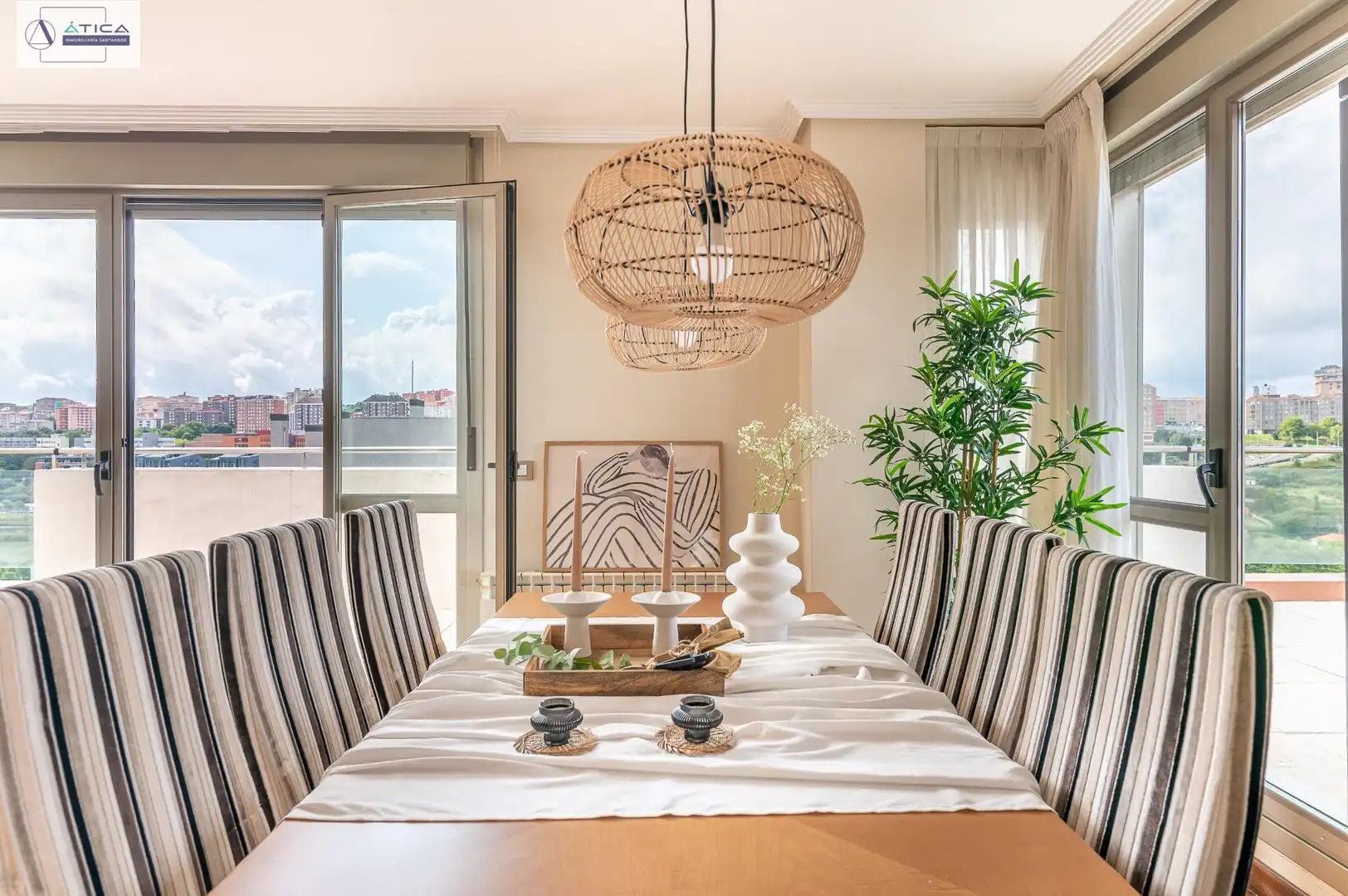 Esszimmer von Dachboden zum Verkauf in Santander mit Heizung, Privatgarten und Parkett