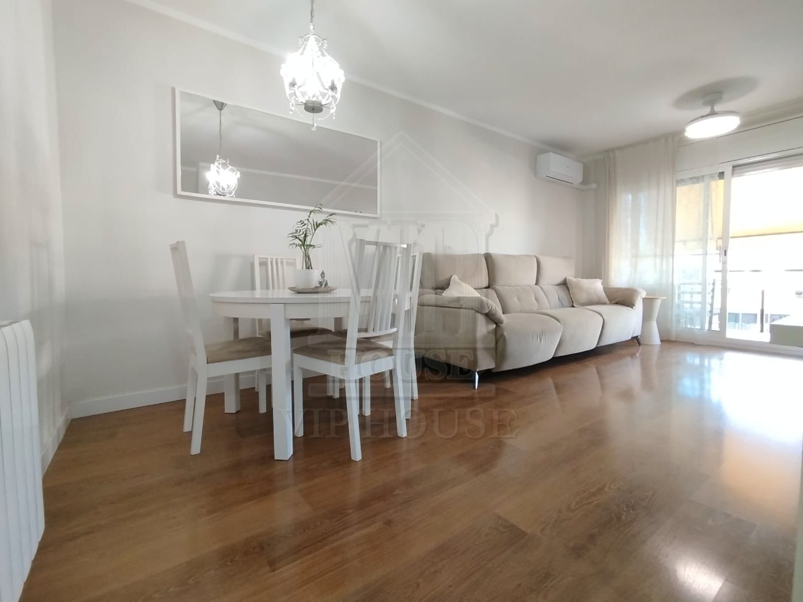 Living room of Flat for sale in Sant Adrià de Besòs  with Air Conditioner, Heating and Parquet flooring